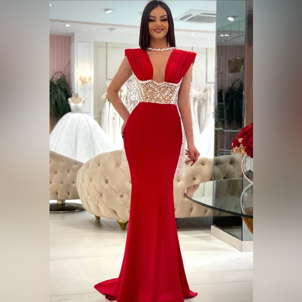 Red Sleeveless Mermaid satin evening gown With Beaded Pearl wings